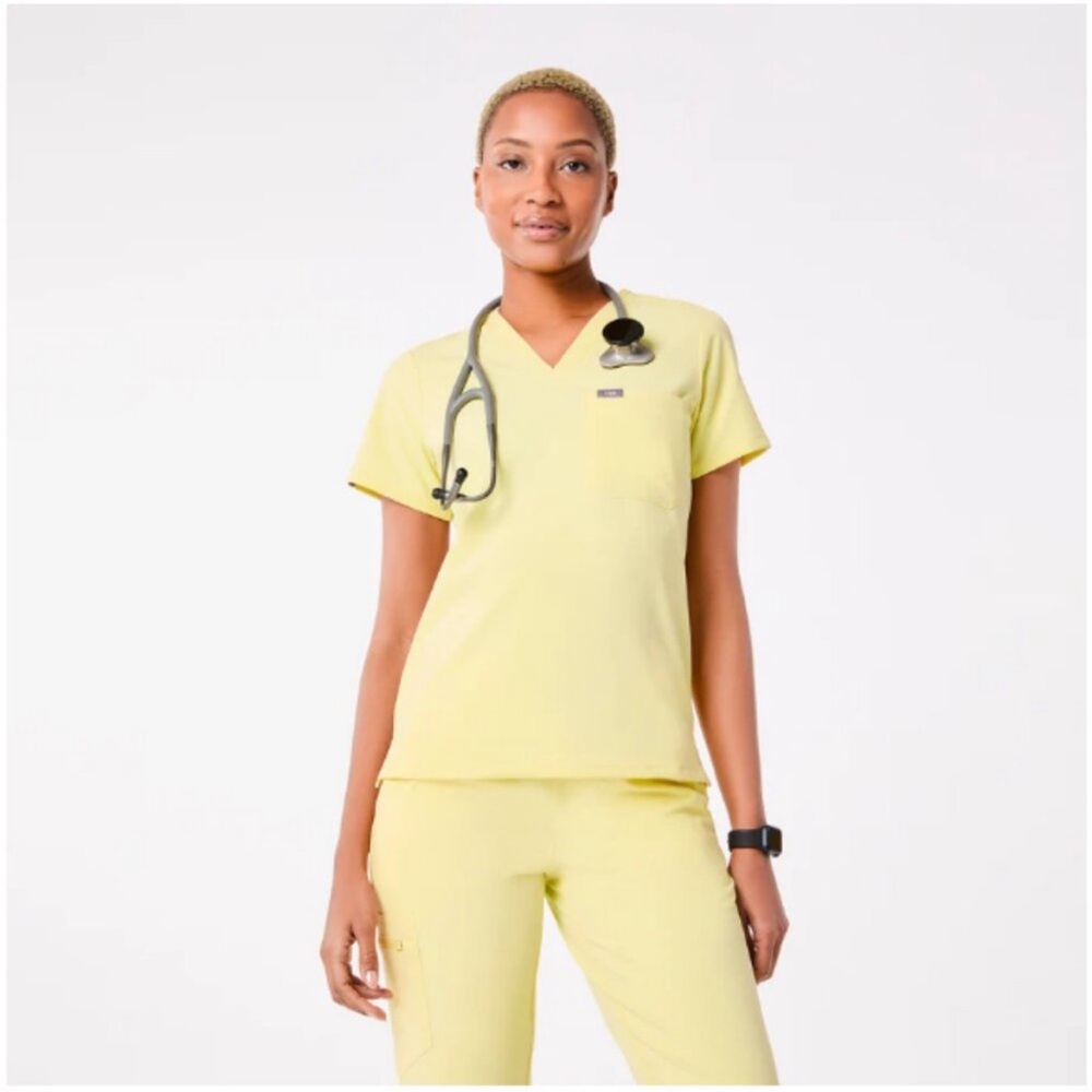 Figs Sunlight Yellow Francisca Henley - Scrub Top